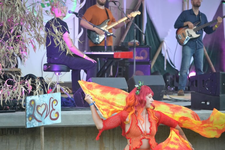 Gallery photo 8 of Roll With the Flow Entertainment