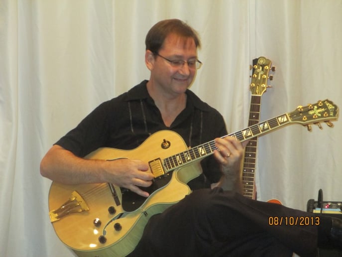 Gallery photo 9 of Romantic Guitar by George Schumann