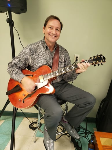 Gallery photo 2 of Romantic Guitar by George Schumann