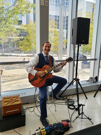 Gallery photo 4 of Romantic Guitar by George Schumann