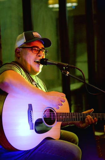 Gallery photo 3 of Ronnie Dez Live