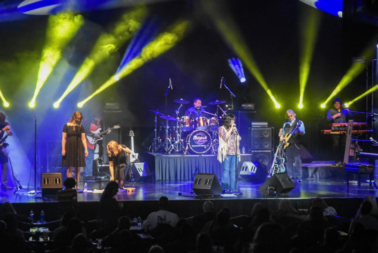 Gallery photo 3 of Ronstadt.live