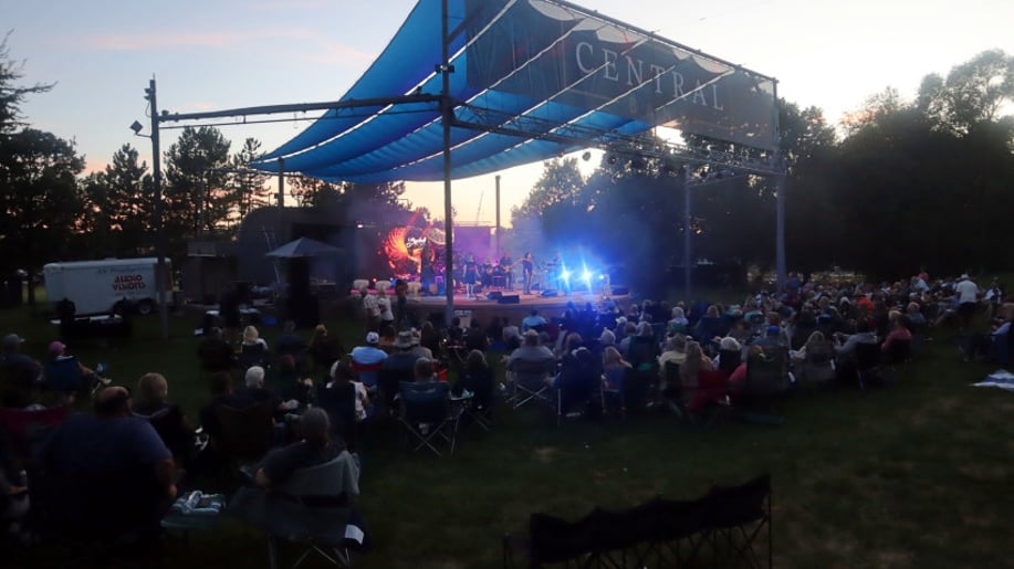 Gallery photo 6 of Ronstadt.live
