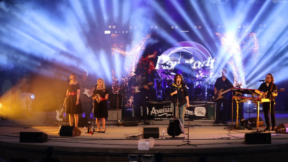 Gallery photo 8 of Ronstadt.live