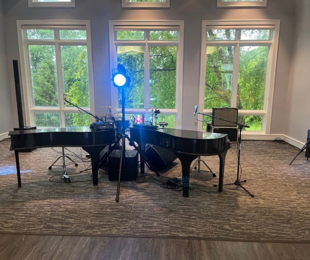 Gallery photo 2 of Room 5 Dueling Pianos