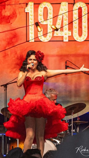 Gallery photo 1 of Roslyn & The Royales