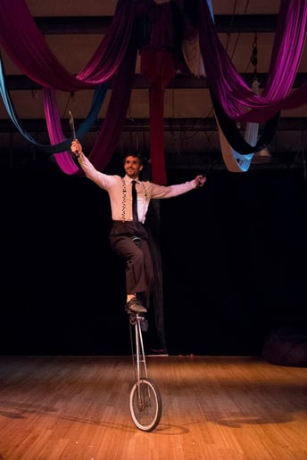 Gallery photo 5 of Roving Juggling 