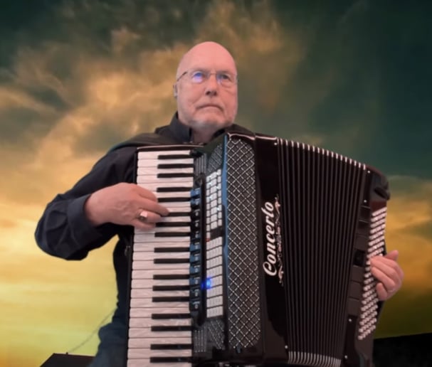 Gallery photo 2 of Roy Helsing - Accordionist
