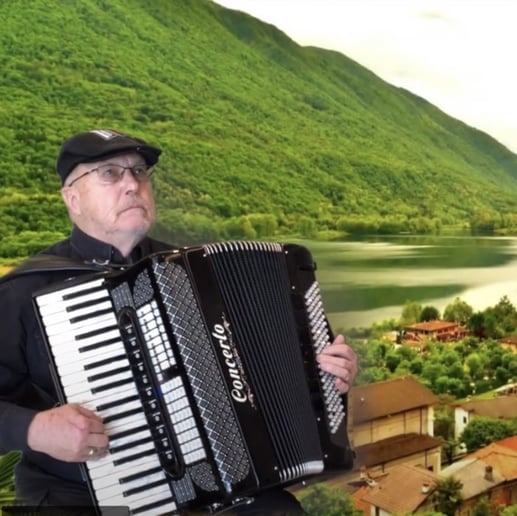 Gallery photo 4 of Roy Helsing - Accordionist