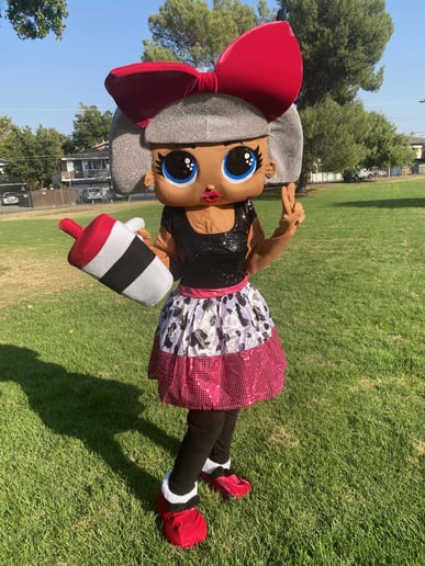 Gallery photo 5 of Royal’s Characters