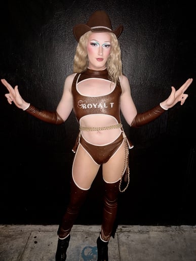Gallery photo 1 of RoyalT