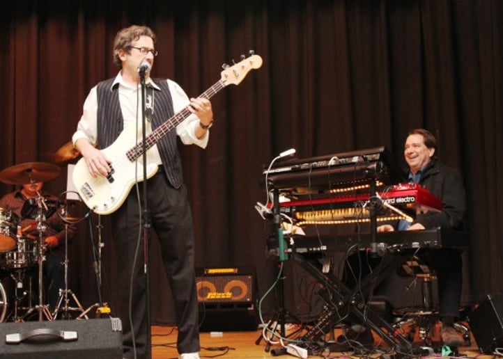 Gallery photo 1 of Rumors Dance Party Band