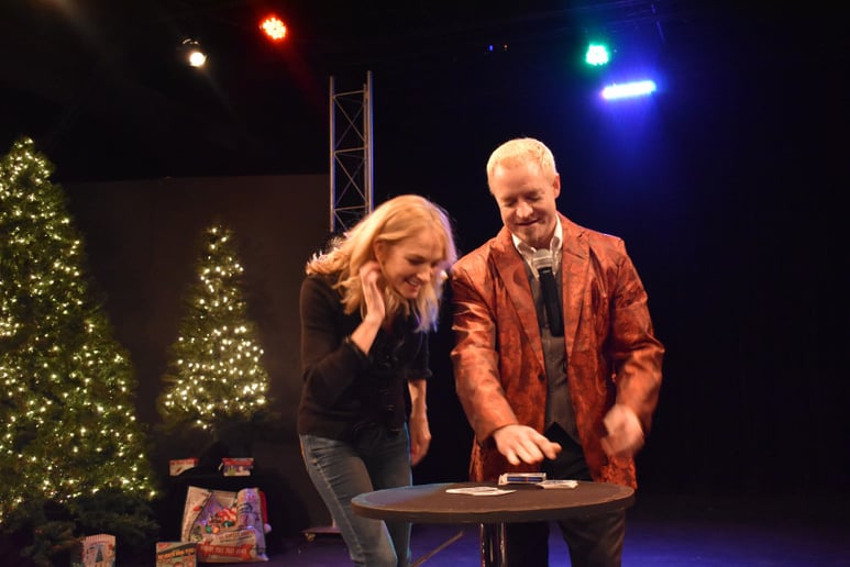 Gallery photo 1 of Russell Anderson Singing Illusionist