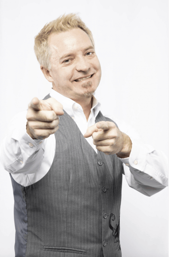 Gallery photo 3 of Russell Anderson Singing Illusionist