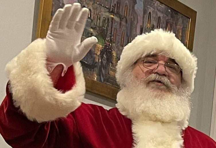 Gallery photo 4 of Santa Hank