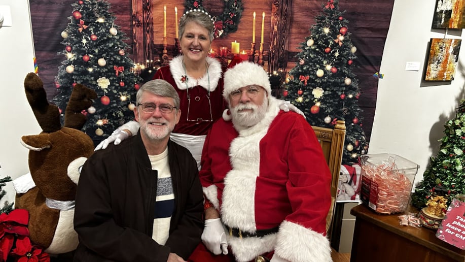 Gallery photo 5 of Saint Louis Mrs. Claus