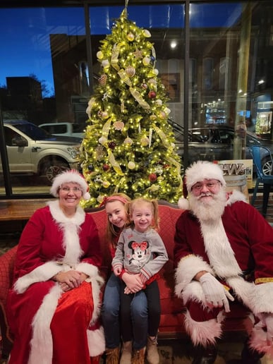 Gallery photo 7 of Saint Nick and Mrs. Claus