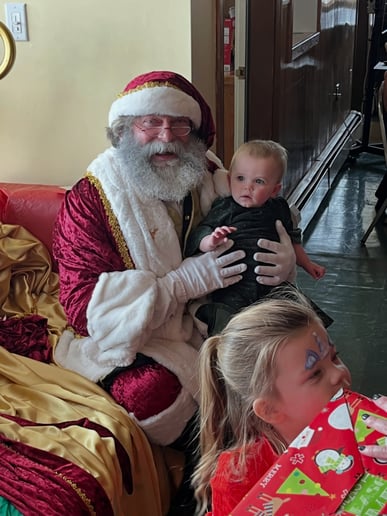 Gallery photo 2 of Salem Santa Services