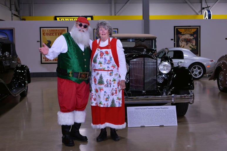 Gallery photo 11 of Singing Santa and Mrs Claus
