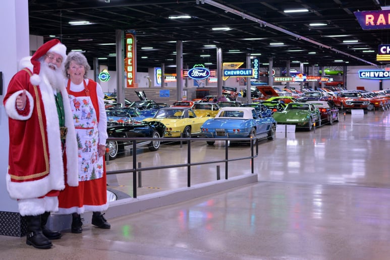 Gallery photo 12 of Singing Santa and Mrs Claus
