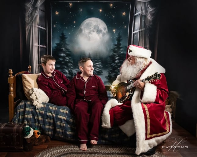 Gallery photo 8 of Singing Santa and Mrs Claus