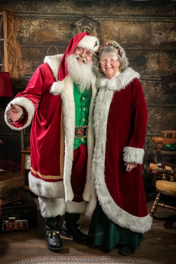 Gallery photo 4 of Singing Santa and Mrs Claus