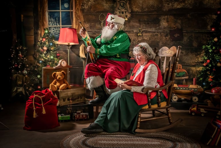 Gallery photo 7 of Singing Santa and Mrs Claus