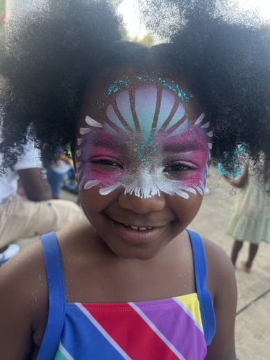 Gallery photo 33 of Sally Twisty & Painty