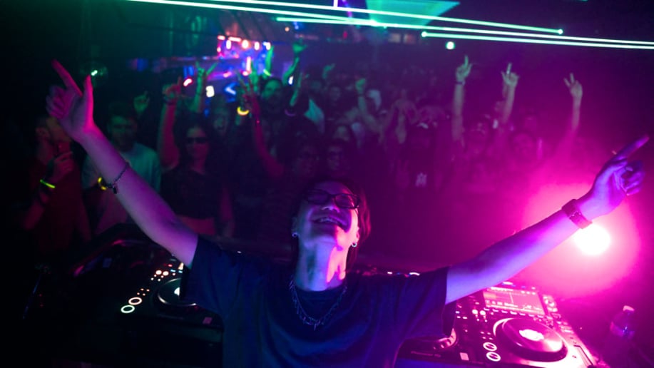 Gallery photo 2 of Samm Du