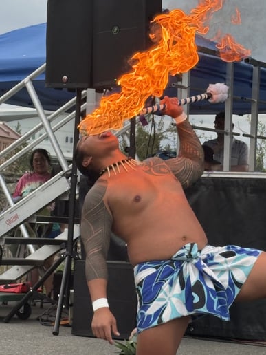 Gallery photo 4 of Samoan Fireknife Dancer