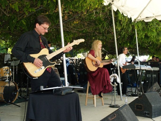 Gallery photo 6 of Hoots & Annie -  Duo/Trio/Band