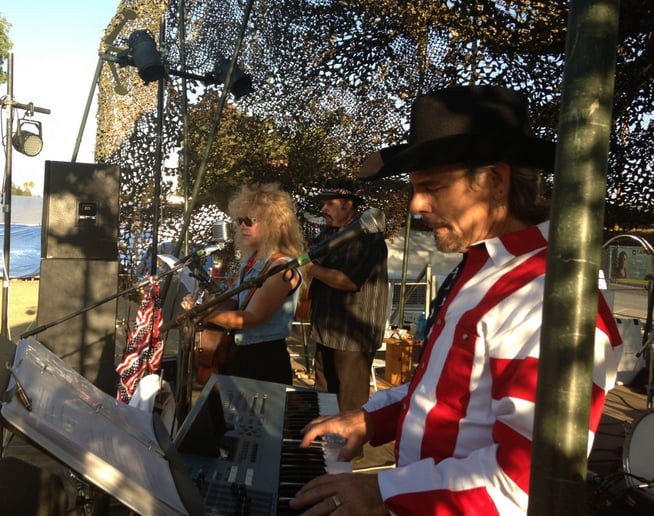 Gallery photo 5 of Hoots & Annie -  Duo/Trio/Band