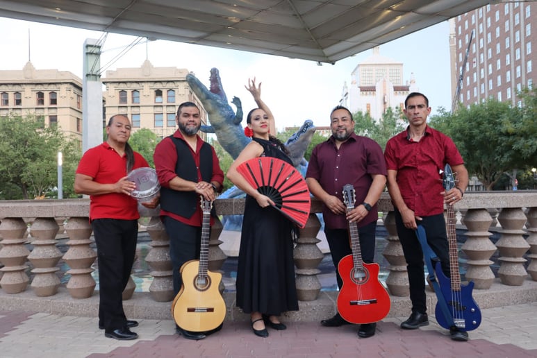 Gallery photo 2 of Sangre Gitana
