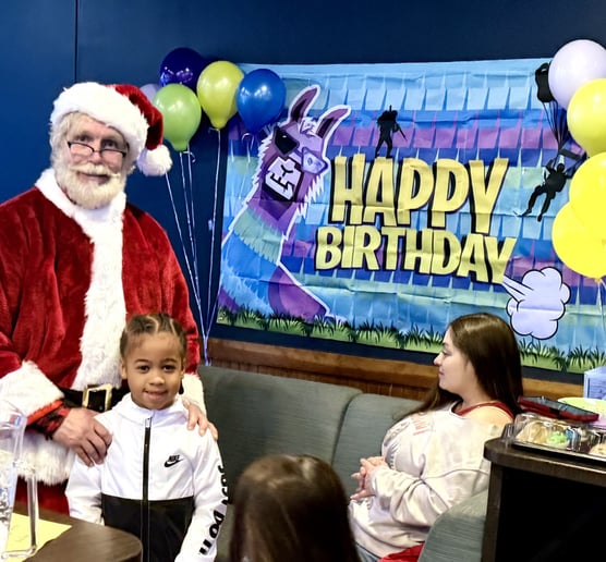 Gallery photo 3 of Santa Gary