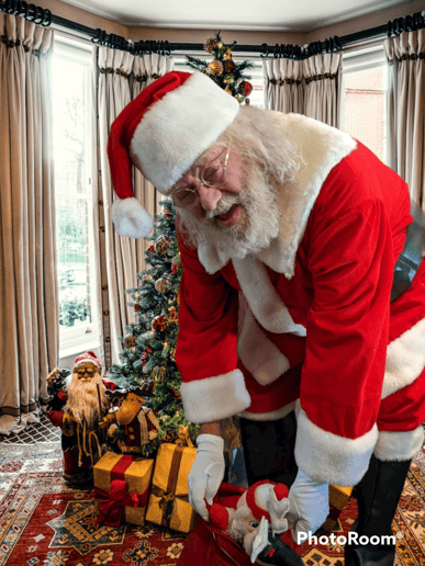 Gallery photo 7 of Santa Eric