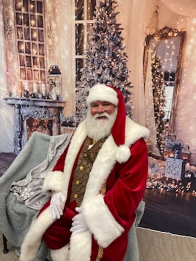 Gallery photo 1 of Santa Ray and Mrs. Claus