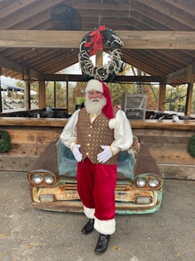 Gallery photo 2 of Santa Ray and Mrs. Claus