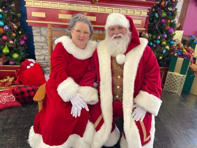 Gallery photo 9 of Santa Ray and Mrs. Claus