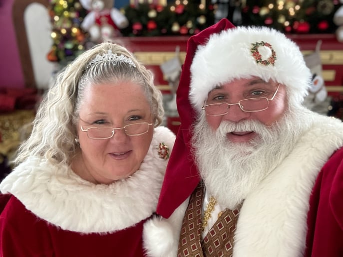 Gallery photo 10 of Santa Ray and Mrs. Claus