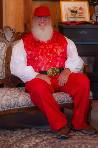 Gallery photo 12 of Santa and the Misses