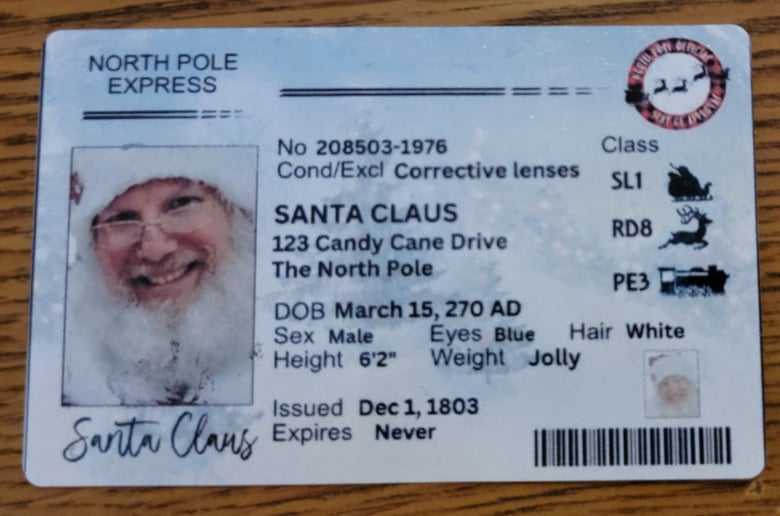 Gallery photo 18 of Santa and the Misses