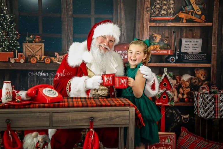 Gallery photo 23 of Santa and the Misses