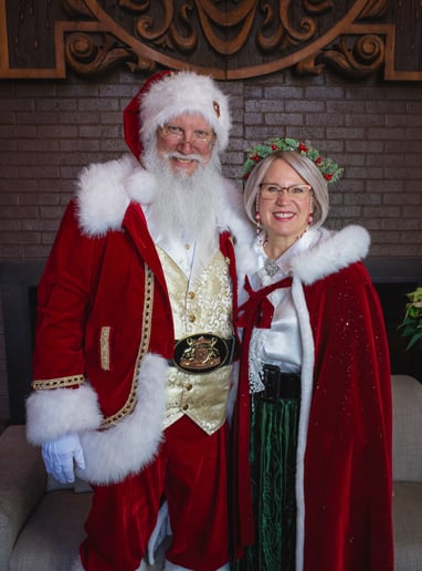 Gallery photo 5 of Santa and the Misses