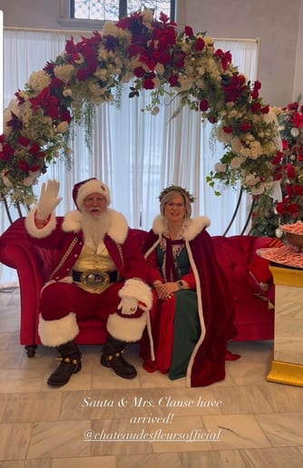 Gallery photo 7 of Santa and the Misses