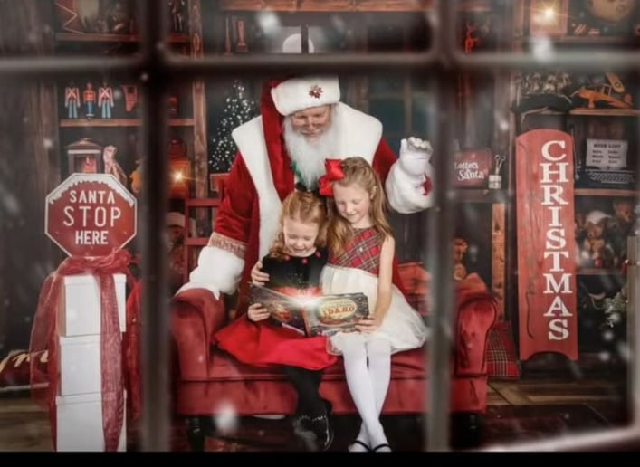 Gallery photo 24 of Santa and the Misses