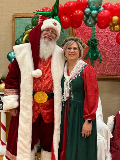 Gallery photo 1 of Santa and the Misses