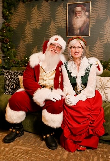 Gallery photo 30 of Santa and the Misses