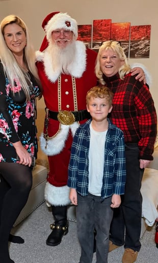 Gallery photo 31 of Santa and the Misses