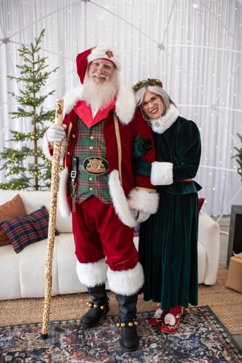 Gallery photo 37 of Santa and the Misses