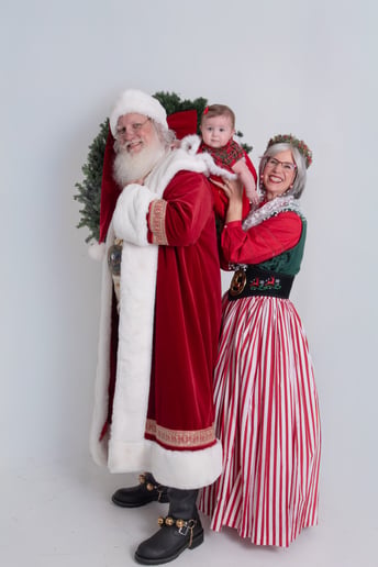Gallery photo 1 of Santa and the Misses